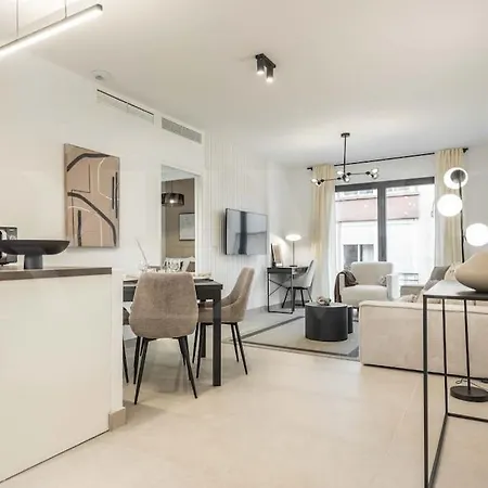 Modern Apartment With Patio & Parking By Rems Málaga Buitenkant foto