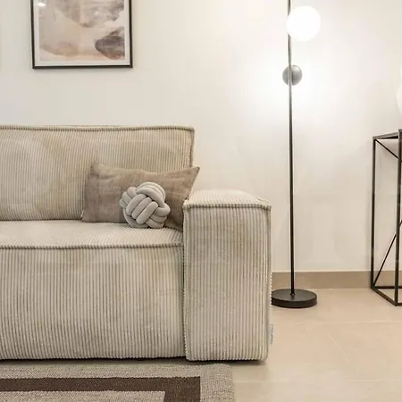 Modern Apartment With Patio & Parking By Rems Málaga Buitenkant foto