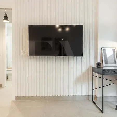 Modern Apartment With Patio & Parking By Rems Málaga Buitenkant foto