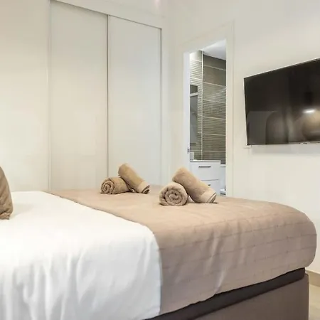 Modern Apartment With Patio & Parking By Rems Málaga Buitenkant foto